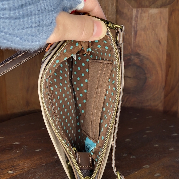 Chala Crossbody Bag with Camper Design - Picture 11 of 15